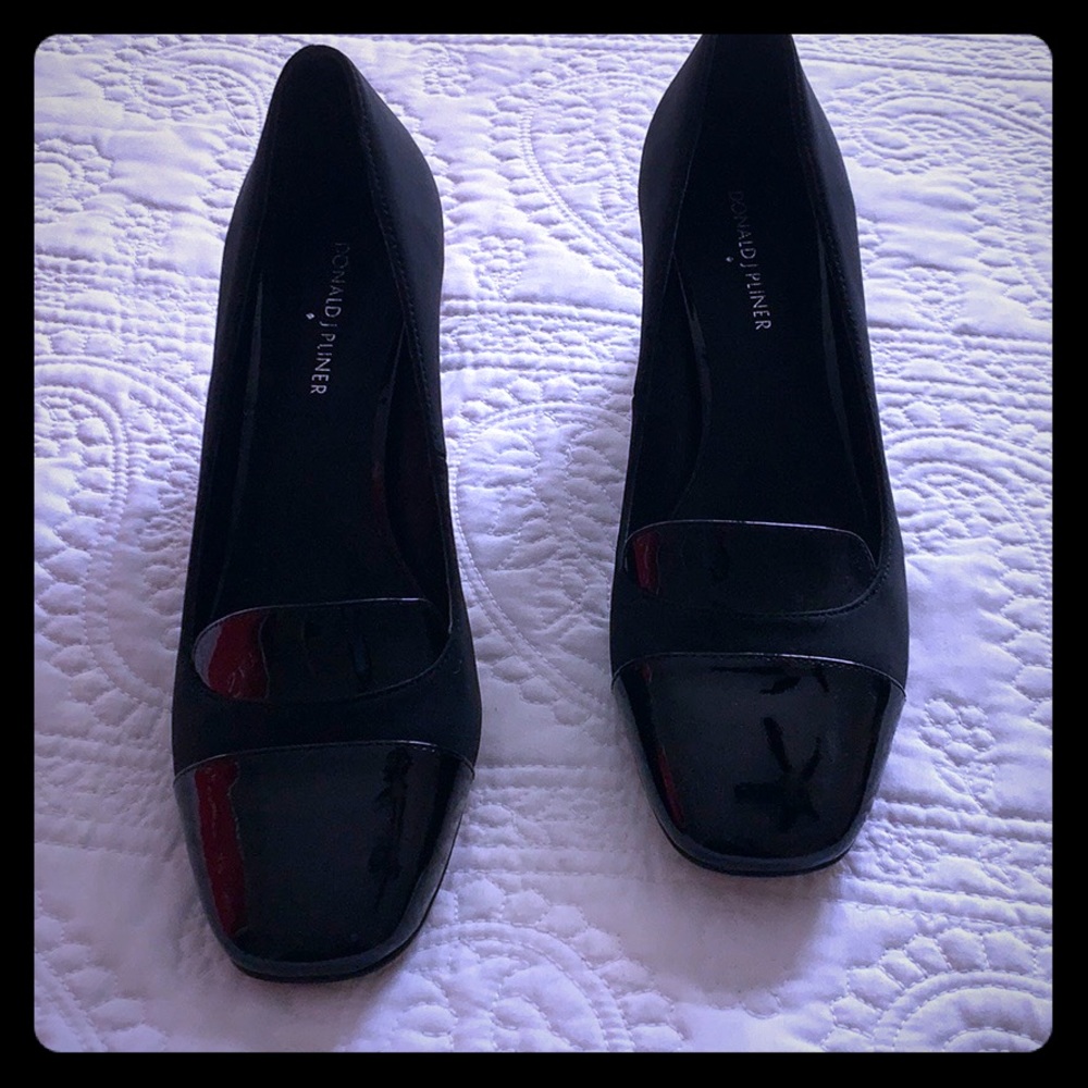 Donald J. Pliner pumps